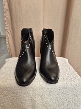 vends bottines noires texto tres bonne état 
