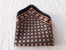 Pochette pour homme en soie - Fond noir motif orangé