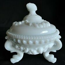 ANCIENNE BONBONNIERE SUCRIER EN OPALINE BLANCHE DECOR DE COQUILLAGES