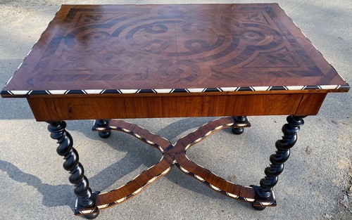 Table bureau marqueté de - ,