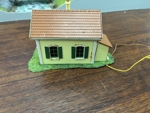 Petite maison garde barrière