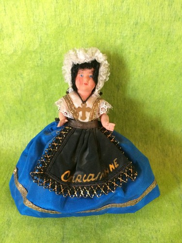 Petite poupée folklorique - ,