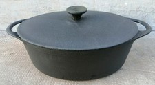 D5- Ancienne cocotte ovale en fonte noire COUSANCES N°9 - 19x26cm