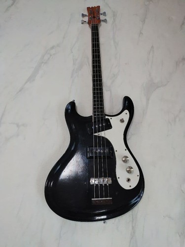 Guitare basse électrique