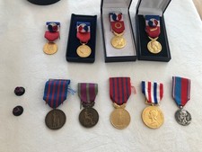 Lot de 9 médailles et 2