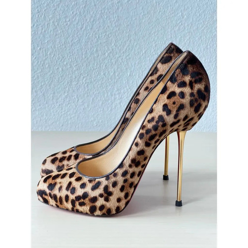 945 louboutin big - 945€,