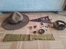 CHAPEAU BOY SCOUT, Fanion,  Insignes, Boucle + Divers.  1925/1930 Nominatif 