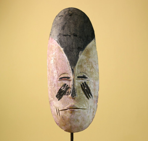 Ancien masque tribal africain