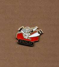 pin's outillage / Stanley (version rouge base dorée signée dimo)