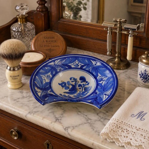 Ancien plat barbe en - à,