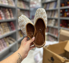 Femme Mojari Punjabi Jutti