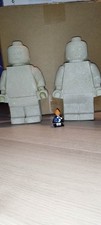 Figurines LEGO en béton