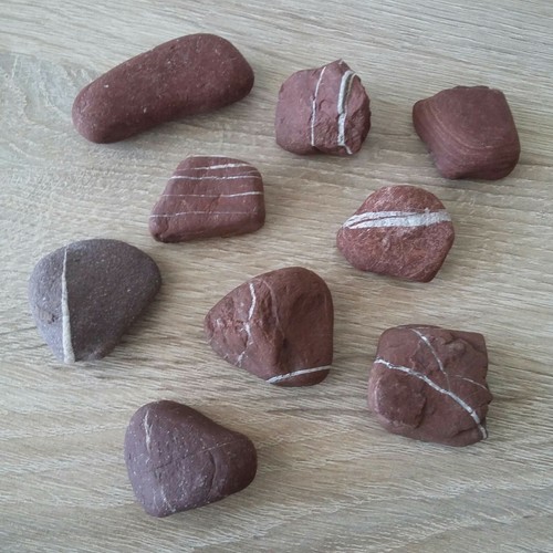 Lot galets rouge pierre - 9,