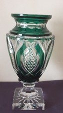 Val Saint Lambert, très joli vase en cristal taillé overlay sur fond vert