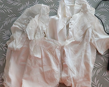 Lot de vêtements et tissus
