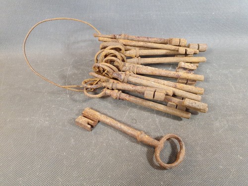 Ancien trousseau grosses - ancien, 14