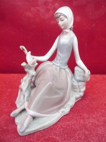 Belle figurine porcelaine - figurine,