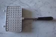 ANCIEN APPAREIL DOUBLE A CROQUE MONSIEUR GAUFRE SEFAMA EN FONTE D'ALUMINIUM TBE