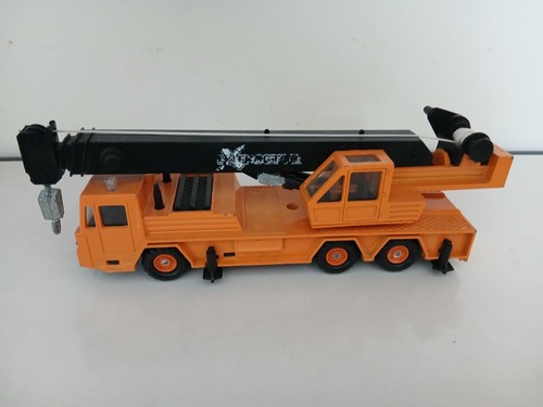 Grue telescopique orange - grue,
