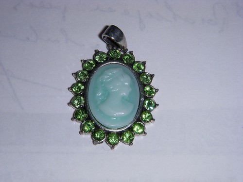 208 pendentif camee vert - pendentif,