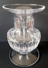 Grand vase en cristal taillé signature à identifier.