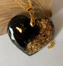 collier avec pendentif  