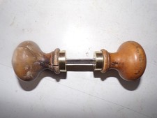 Poignées de porte anciennes en bois et laiton