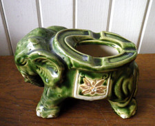 Ancien éléphant cendrier en céramique