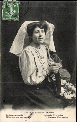 Femme coiffe blanche - en, —