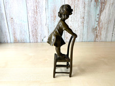 Sculpture en bronze d'une Fille sur un Chaise Art Nouveau d'après Nick