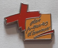 pins croix rouge  arthus