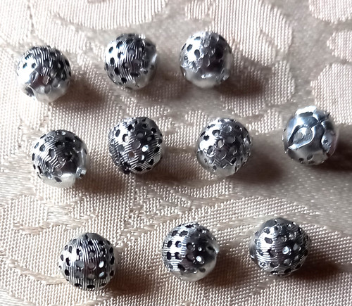 Lot petits boutons boule - 10,