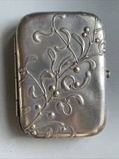 Étui à Cigarettes Art Nouveau  Décor Repoussé Rinceaux de GUI métal argenté