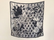 Foulard imprimé floral  Roses