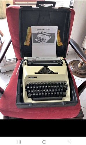 Machine écrire adler - à,