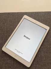iPad Air 1 (A1474) 64 Go – Blanc – Bon état – Sans boîte ni câble