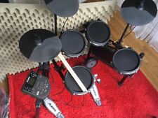 BATTERIE MUSICALE ÉLECTRONIQUE ALESIS NITRO MESH KIT AVEC AMPLI 300 WATT