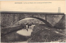 MONTBRISON - Le pont de chamin de fer traversé par le canal du Forez  (F9688)
