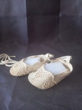 ancienne paire de chaussures de poupée JUMEAU SFBJ Bleuette ??? en tissus brodé