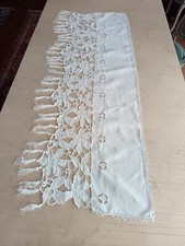 Cantonnière, dessus cheminée, tissu brodé fin XIX ou début XXème siècle.