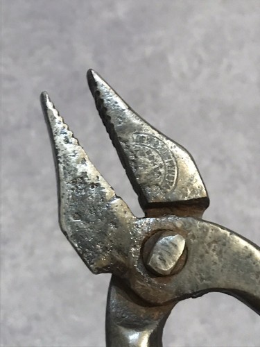 Metier cuir ancienne pince - du,