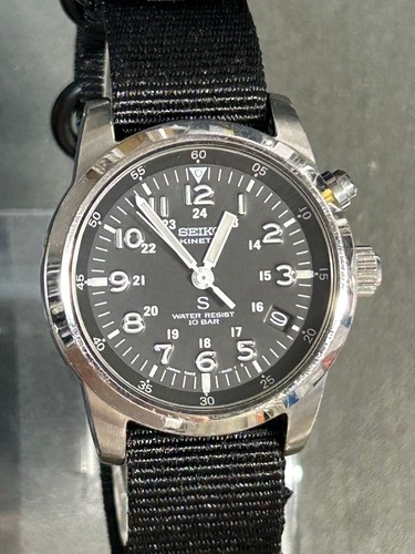 Montre noire militaire