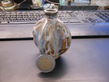 petit vase signé,grés
