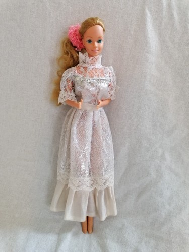 Poupée barbie femme avec - femme, robe