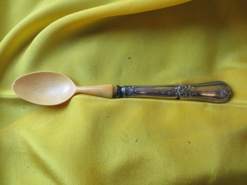 Ancienne petite cuillere - petite, a