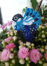 Broche fantaisie en perles de rocailles "Oiseau du bonheur" ???