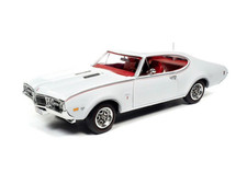 AUTOWORLD 1/18 (AMM1208) -- 1968 OLDSMOBILE CUTLASS S W31 --  NEUF.