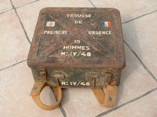 Boîte à pharmacie armée française.