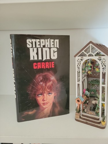 Roman carrie stephen king - carrie,