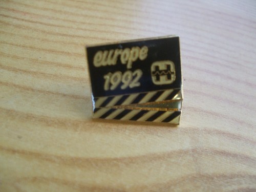 Pins clap cinema europe 1992 - clap,